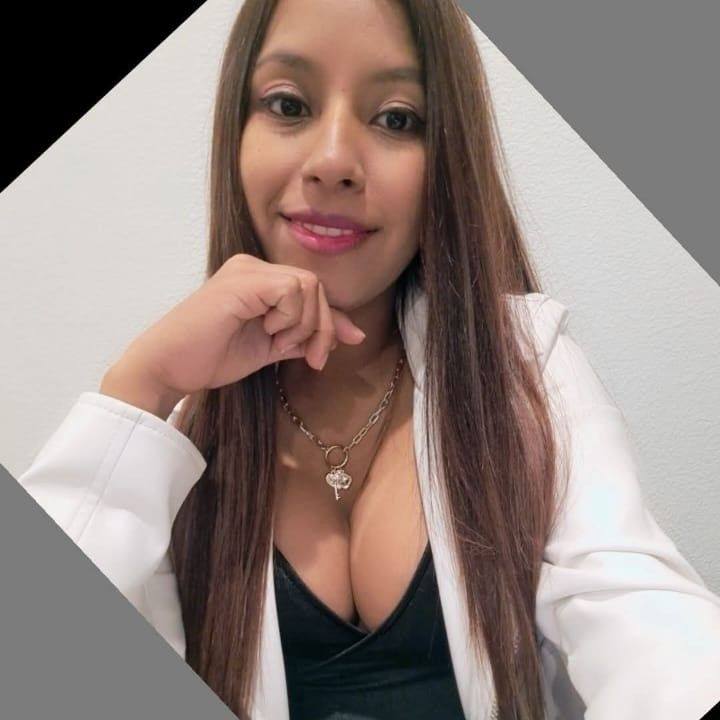 <em>Hellen Villanueva</em>